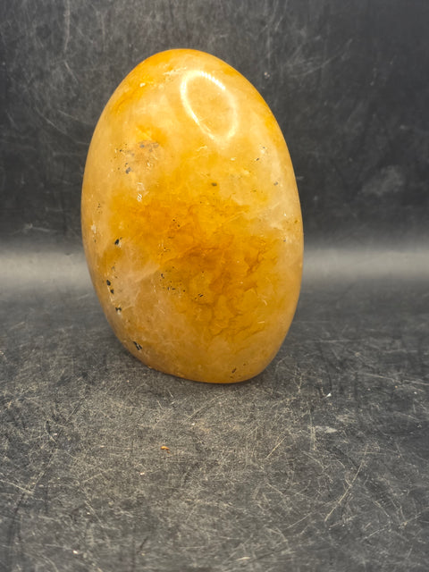 Golden healer free form! 1 pound, 3.3 inches tall, 2.9 inches wide!