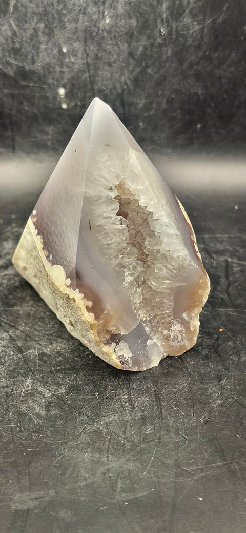 Druzy agate polished top point! 8.6 ounces, 2.7 inches tall, 2.9 wide