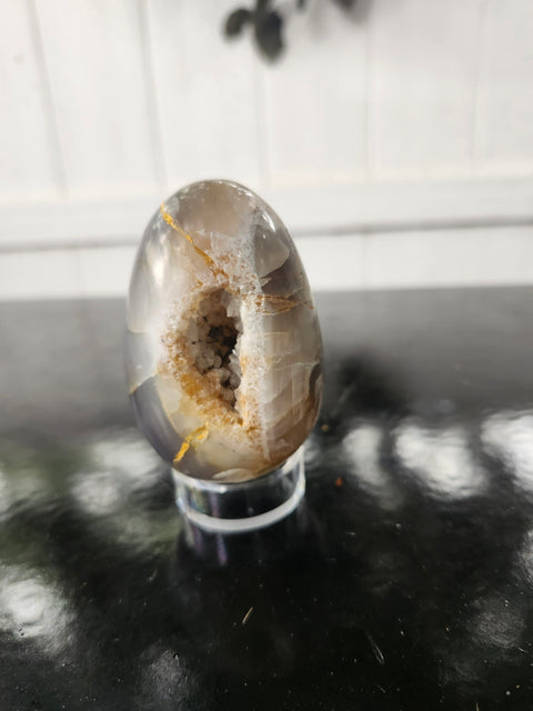 Druzy agate egg. 6 ounces, 2.75 inchs