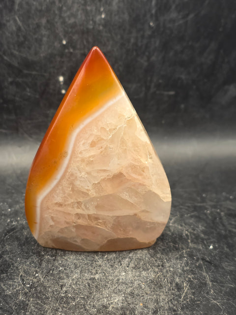Agate tear tower! 4.6 ounces, 3 inches tall, 2 inches wide!