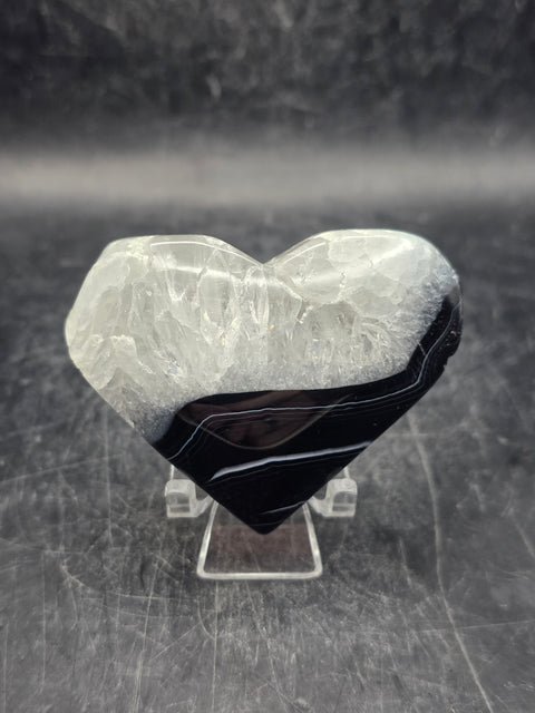 Agate & quartz heart! 2.8 ounces,  2.3 inchs wide, 2 inches tall