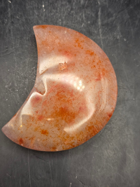 Agate moon! 4 ounces, 3 inches tall, 2 inches wide