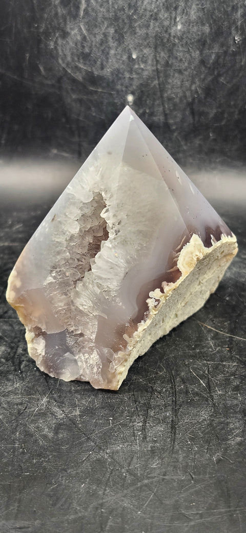 Druzy agate polished top point! 8.6 ounces, 2.7 inches tall, 2.9 wide
