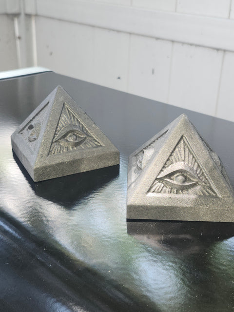 Evil eye Shungite pyramid! 70.5mm wide, 7.2 ounces