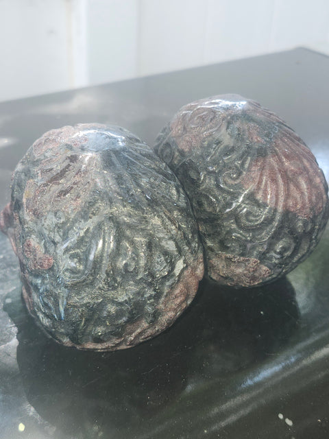Astrophyllite garnet skull! 1.2 pound, 3.3 inches long, 2.8 tall, 2.2 wide
