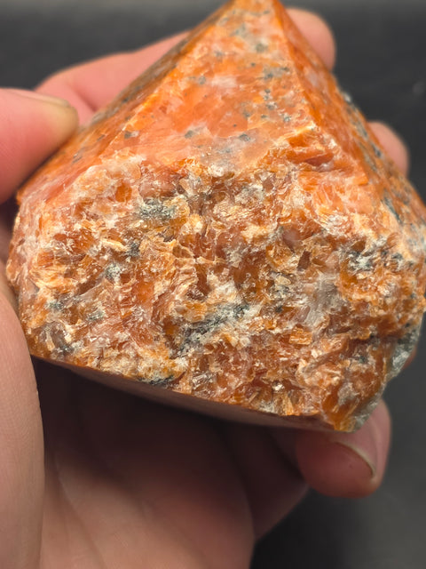 Sunstone polished top point! 11.5 ounces, 2.9 inches tall, 2.7" wide