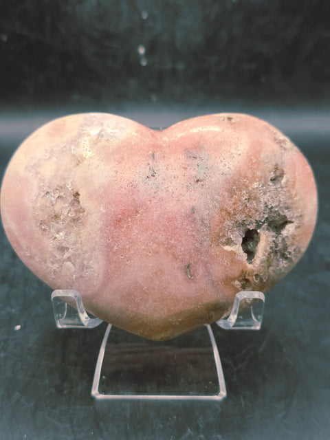 Pink amethyst heart! 9.6 ounces, 3.5 inches wide, 2.6 inches tall!