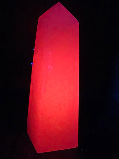 Pink mangano calcite tower! Uv reactive, 13 ounces, 5.1 inches tall