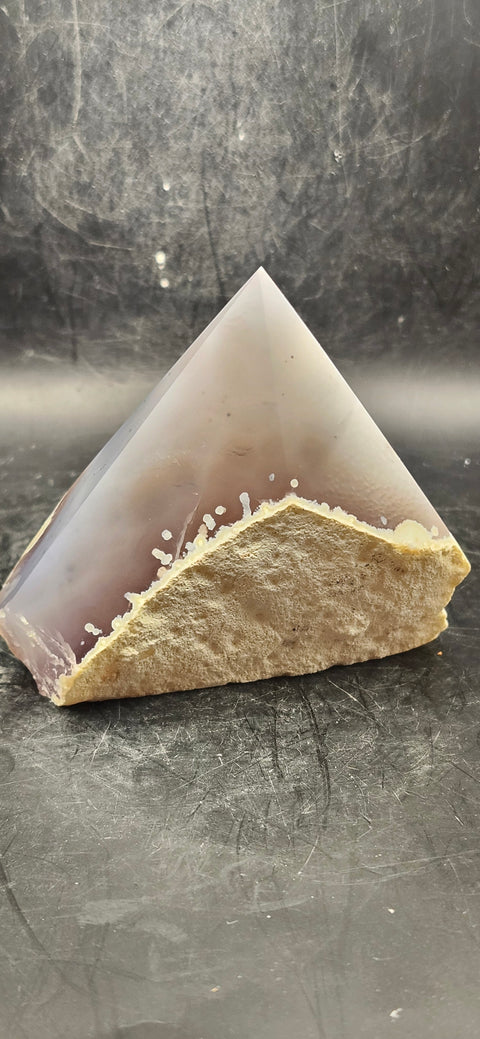 Druzy agate polished top point! 8.6 ounces, 2.7 inches tall, 2.9 wide