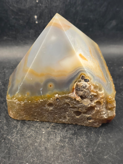 Agate polished top point! 1.1 pounds, 3.4 inches tall, 3.6" wide