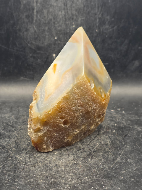Agate polished top point! 1.1 pounds, 3.4 inches tall, 3.6" wide