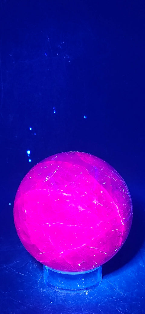 Purple crackle quartz uv reactive! 61.9mm, 2.4 inches, 11.5 ounces