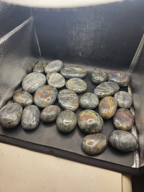 Sunset labradorite palm stone! 1.6 too 2.5 inches