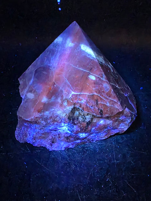 Sodalite polished top point! 10.8 ounces, 2.5 inches tall uv reactive