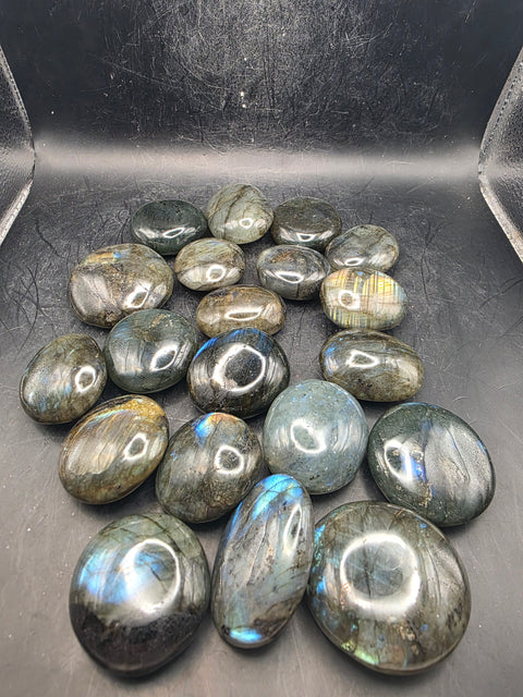 AA grade labradorite palm stone!! 1 to 2 inch