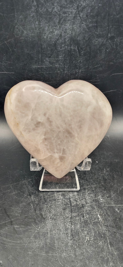 Rose quartz heart! 6.6 ounces, 3.25 inches wide, 3 tall, .86 thick