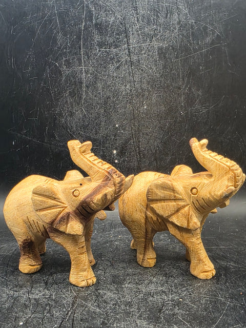 Palo santo elephant " holy wood" 3.4 inches truck to back leg!