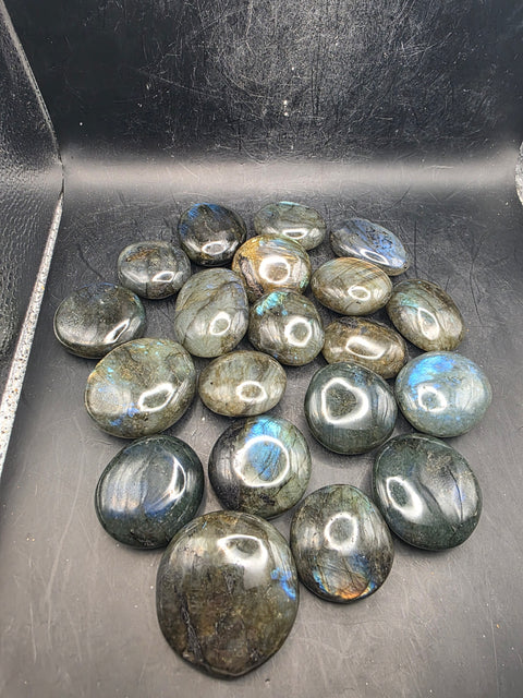 AA grade labradorite palm stone!! 1 to 2 inch