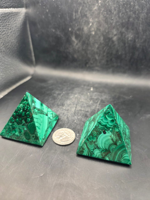 Malachite pyramid! 3.5 ounces, 1.7 inches tall, 1.9 inches wide!