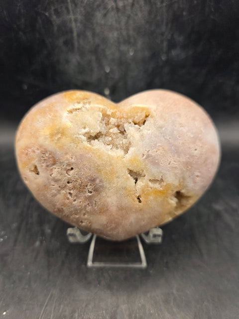 Pink amethyst heart! 10 ounces, 3.5 inches wide, 2.8 inches tall!