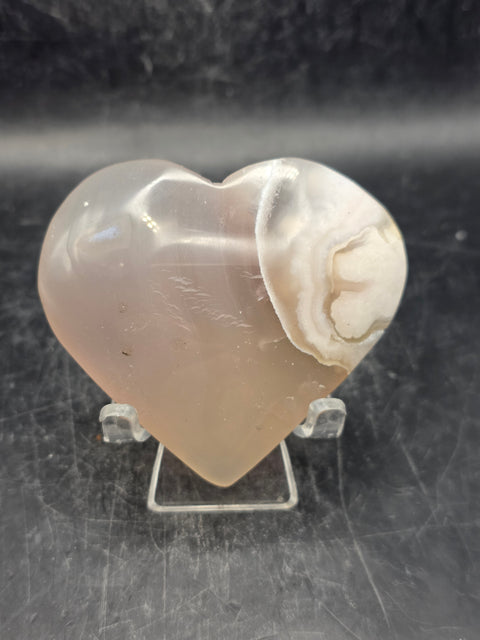 Agate heart! 4 ounces, 2.6 inches wide, 2.4 inches tall