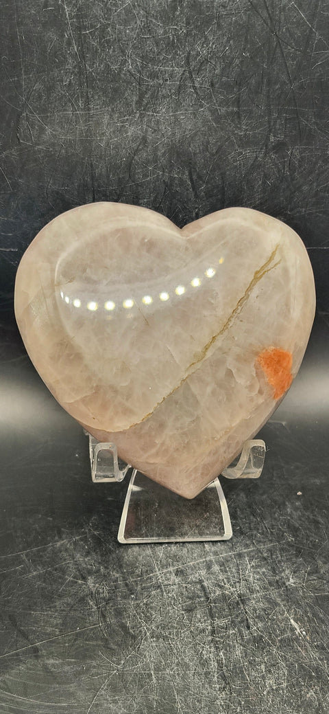 Rose quartz heart! 8 ounces, 3.25 inches wide, 3 tall, .91 thick