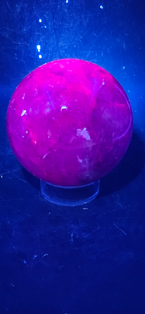 Purple crackle quartz uv reactive! 61.9mm, 2.4 inches, 11.5 ounces