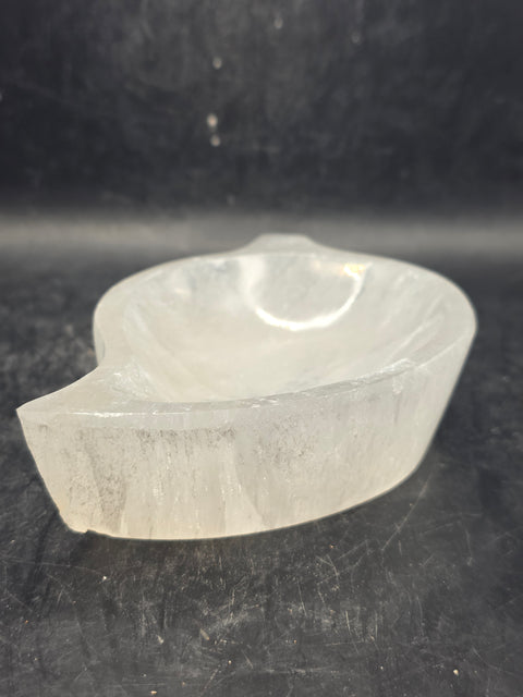 Selenite leaf bowl! 9.9 ounces, 4.2 inches long, 3.1 inches wide!
