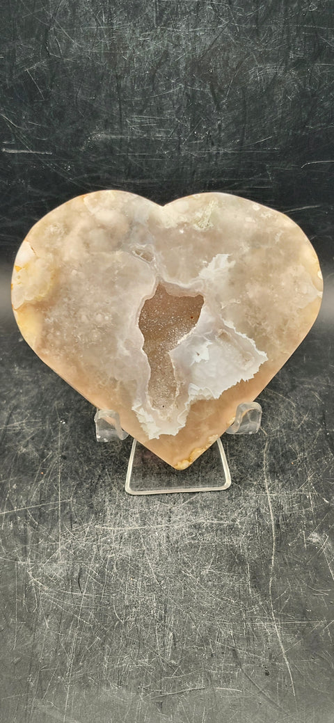 Druzy flower agate heart! 5.6 ounces, 3.3 inches wide, 2.9" tall