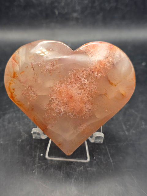 Agate heart! 7.7 ounces, 2.8 inches tall, 3.1 inches wide