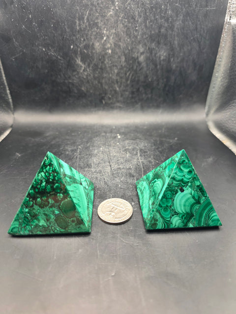 Malachite pyramid! 3.5 ounces, 1.7 inches tall, 1.9 inches wide!