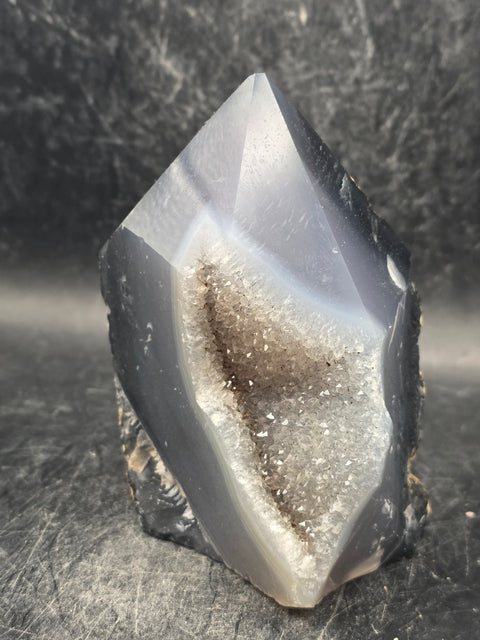 Druzy agate polished top point! 14 ounces, 3.4 inches tall, 2.7" wide