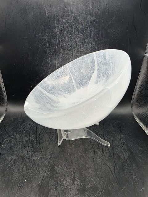 Deep selenite bowl! 5.3 inches, 1.4 pounds!