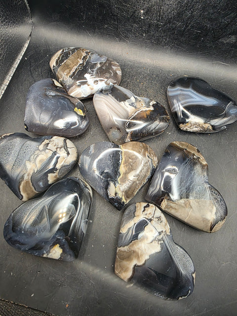Volcanic agate heart! Uv reactive! 2.6 too 2.9 inches wide!