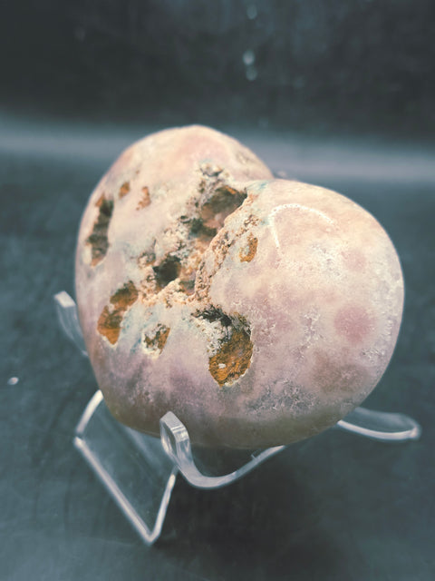 Pink amethyst heart! 9.6 ounces, 3.5 inches wide, 2.6 inches tall!