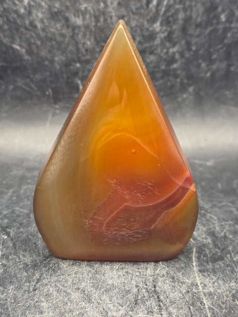 Agate tear tower! 3.8 ounces, 2.8 inches tall, 1.9 inches wide