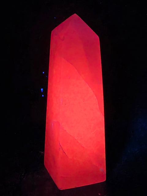 Pink mangano calcite tower! Uv reactive, 13 ounces, 5.1 inches tall