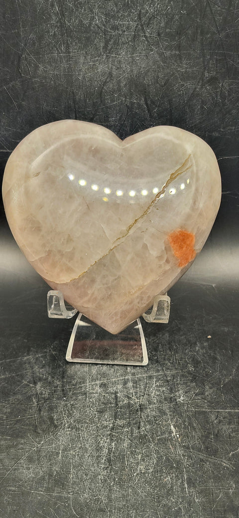 Rose quartz heart! 8 ounces, 3.25 inches wide, 3 tall, .91 thick