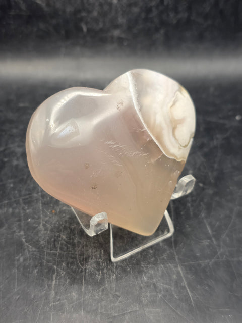 Agate heart! 4 ounces, 2.6 inches wide, 2.4 inches tall