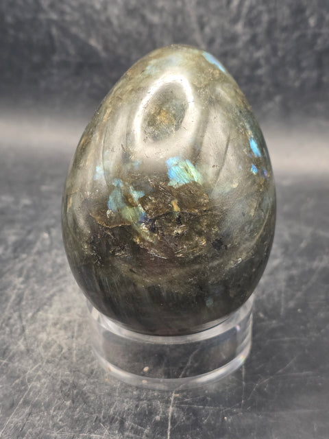 Labradorite egg! 11.4 ounces, 2.9 inches tall, 2.1 inches wide