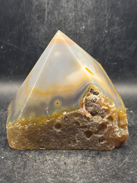 Agate polished top point! 1.1 pounds, 3.4 inches tall, 3.6" wide