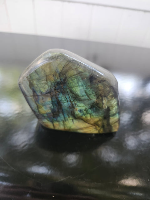Labradorite free form! 3.18 inchs tall, 3.48 inchs wide,1.1 pound