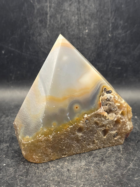 Agate polished top point! 1.1 pounds, 3.4 inches tall, 3.6" wide