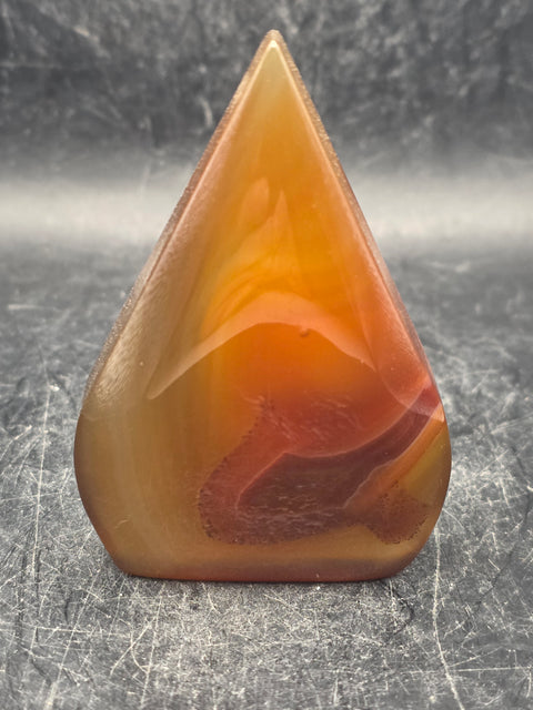 Agate tear tower! 3.8 ounces, 2.8 inches tall, 1.9 inches wide