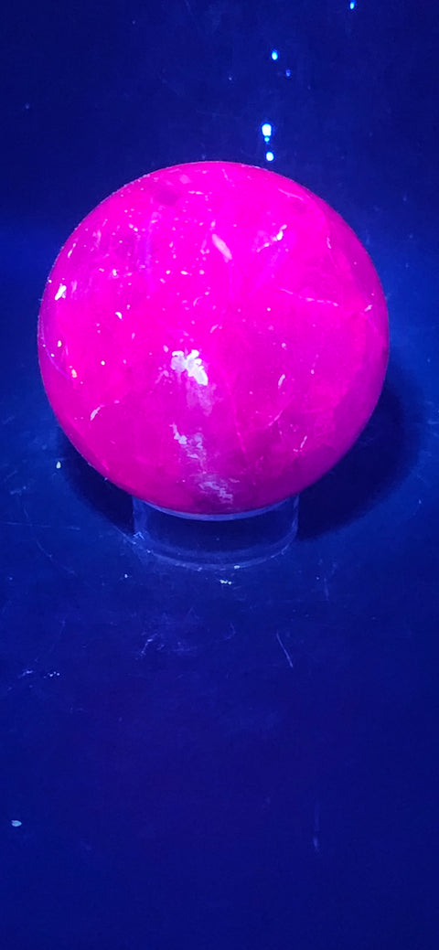 Purple crackle quartz uv reactive! 61.9mm, 2.4 inches, 11.5 ounces