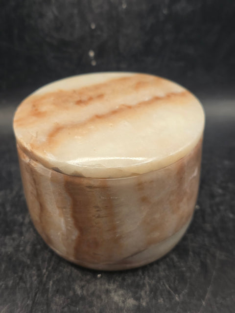 Banded onyx jewelry box! 14.5 ounces, 3.1 inches wide!
