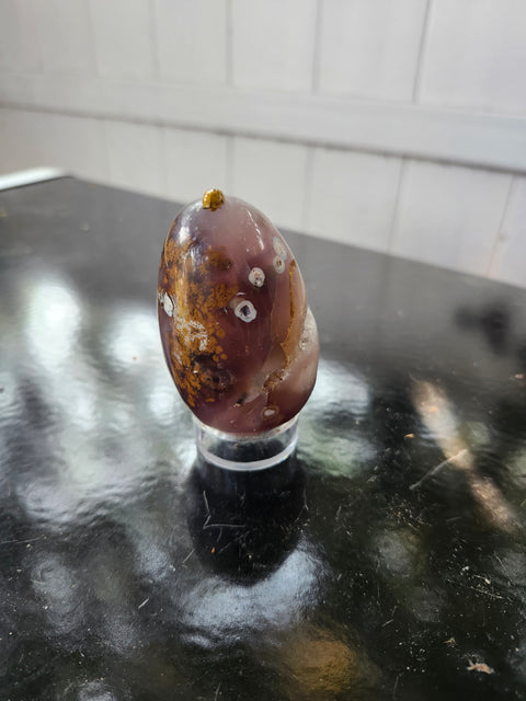 Druzy agate egg. 5.2 ounces, 2.75 inchs