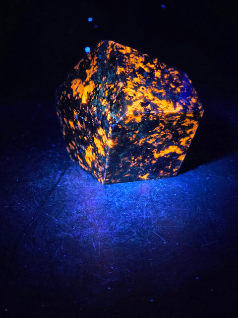 Flame stone "yooperlite" free form! 10 ounces, 2.8" wide, 1.8" tall