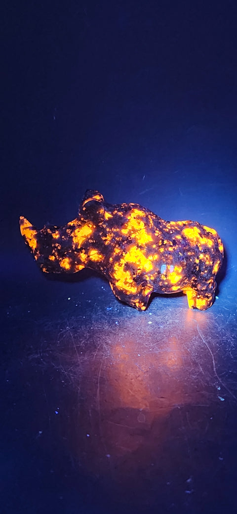 Flame stone "yooperlite" rhino! 8.5 ounces, 4 inches long, 2 tall