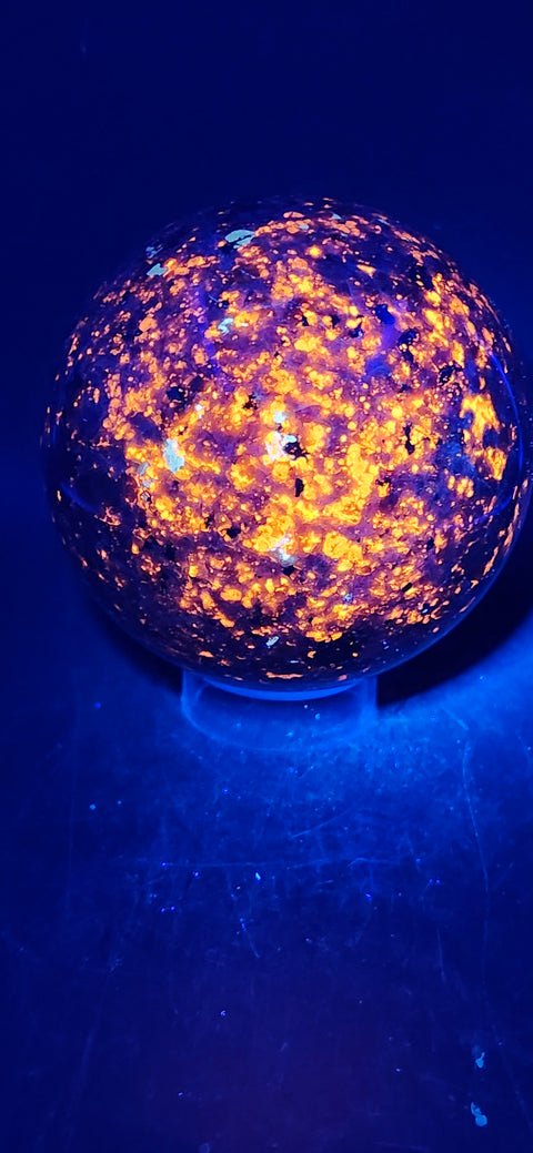 Flame stone sphere "yooperlite" 74.6mm, 2.9 inches, 1.4 pounds